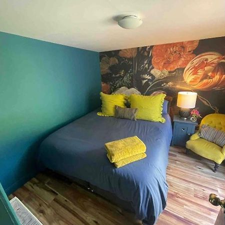 The Welcome Snug Bed & Breakfast Кинсейл Екстериор снимка