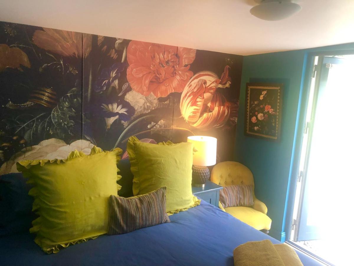 The Welcome Snug Bed & Breakfast Кинсейл Екстериор снимка